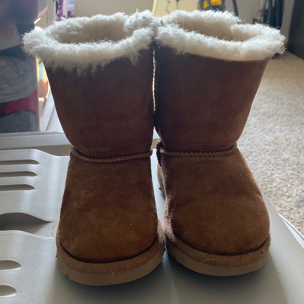 Toddler size 9 Bailey Bow Ugg Boots
